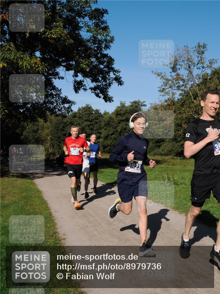 28.09.2025 - 33. Volkslauf durch das schöne Alstertal Fabian Wolf http://msf.ph/oto/8979736 28.09.2025 10:33:55 Laufen 3005, 925, 215, 3923, 39 meine-sportfotos.de