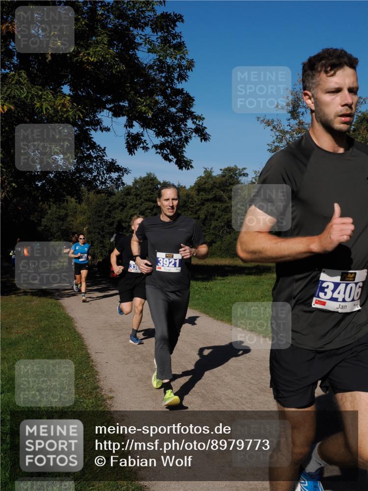 28.09.2025 - 33. Volkslauf durch das schöne Alstertal Fabian Wolf http://msf.ph/oto/8979773 28.09.2025 10:34:06 Laufen 3921, 3406 meine-sportfotos.de