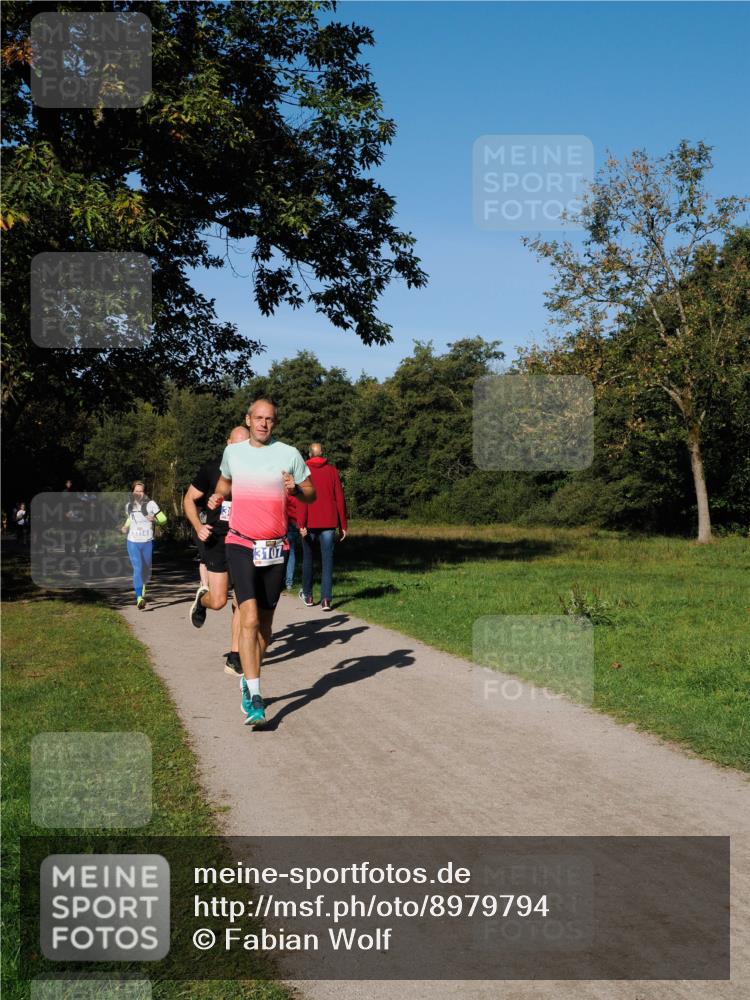 28.09.2025 - 33. Volkslauf durch das schöne Alstertal Fabian Wolf http://msf.ph/oto/8979794 28.09.2025 10:34:14 Laufen 3314, 3107 meine-sportfotos.de