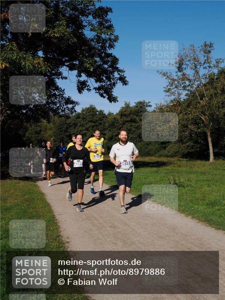 28.09.2025 - 33. Volkslauf durch das schöne Alstertal Fabian Wolf http://msf.ph/oto/8979886 28.09.2025 10:34:35 Laufen 3369, 3938, 3419 meine-sportfotos.de