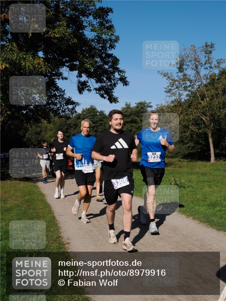 28.09.2025 - 33. Volkslauf durch das schöne Alstertal Fabian Wolf http://msf.ph/oto/8979916 28.09.2025 10:34:38 Laufen 3309, 3308, 3232 meine-sportfotos.de