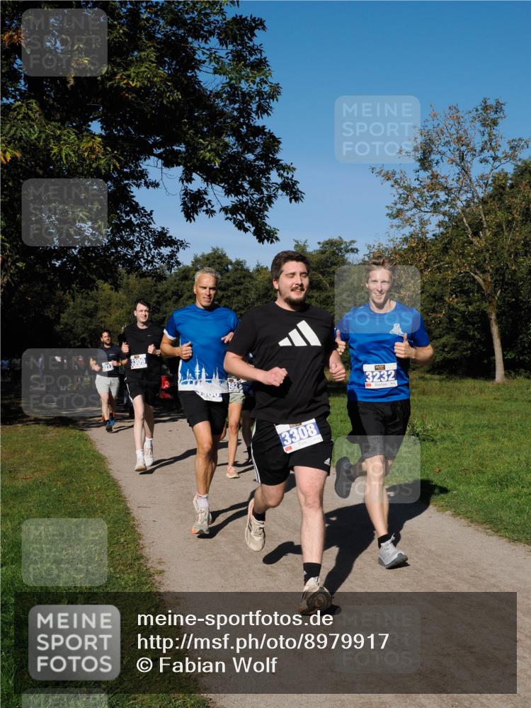 28.09.2025 - 33. Volkslauf durch das schöne Alstertal Fabian Wolf http://msf.ph/oto/8979917 28.09.2025 10:34:38 Laufen 3309, 382, 3308, 3232 meine-sportfotos.de