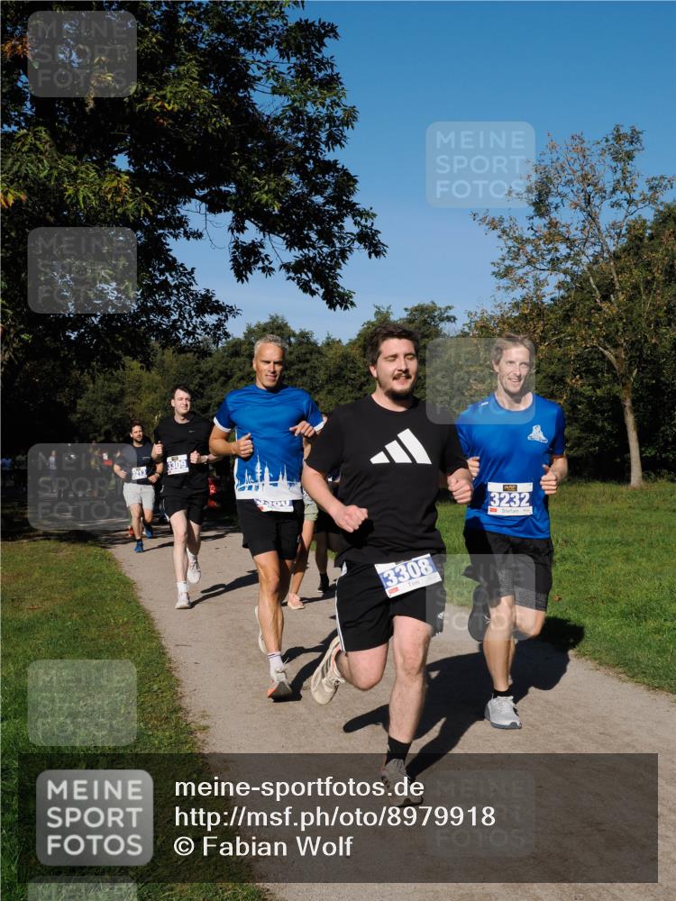 28.09.2025 - 33. Volkslauf durch das schöne Alstertal Fabian Wolf http://msf.ph/oto/8979918 28.09.2025 10:34:39 Laufen 3213, 3309, 3308, 3232 meine-sportfotos.de