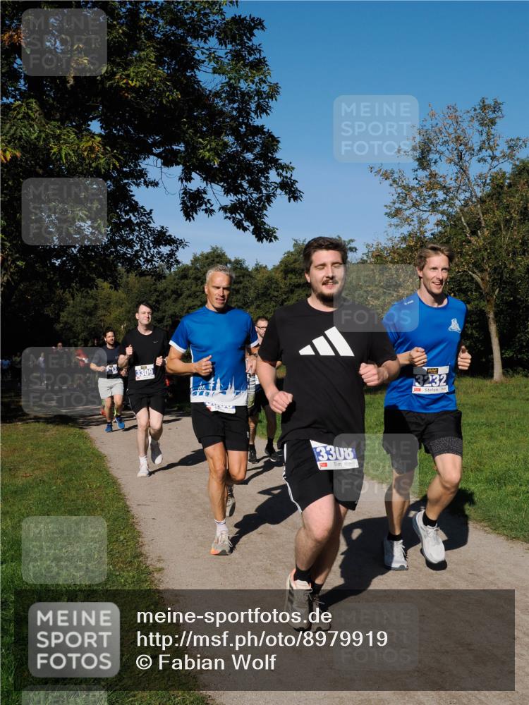 28.09.2025 - 33. Volkslauf durch das schöne Alstertal Fabian Wolf http://msf.ph/oto/8979919 28.09.2025 10:34:39 Laufen 3309, 3308, 3232 meine-sportfotos.de