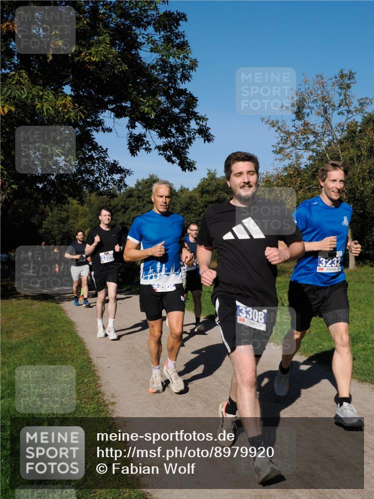 28.09.2025 - 33. Volkslauf durch das schöne Alstertal Fabian Wolf http://msf.ph/oto/8979920 28.09.2025 10:34:39 Laufen 3309, 6300, 3308, 3232 meine-sportfotos.de