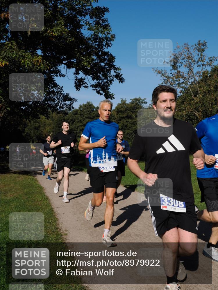 28.09.2025 - 33. Volkslauf durch das schöne Alstertal Fabian Wolf http://msf.ph/oto/8979922 28.09.2025 10:34:39 Laufen 213, 3309, 3300, 3308, 11 meine-sportfotos.de