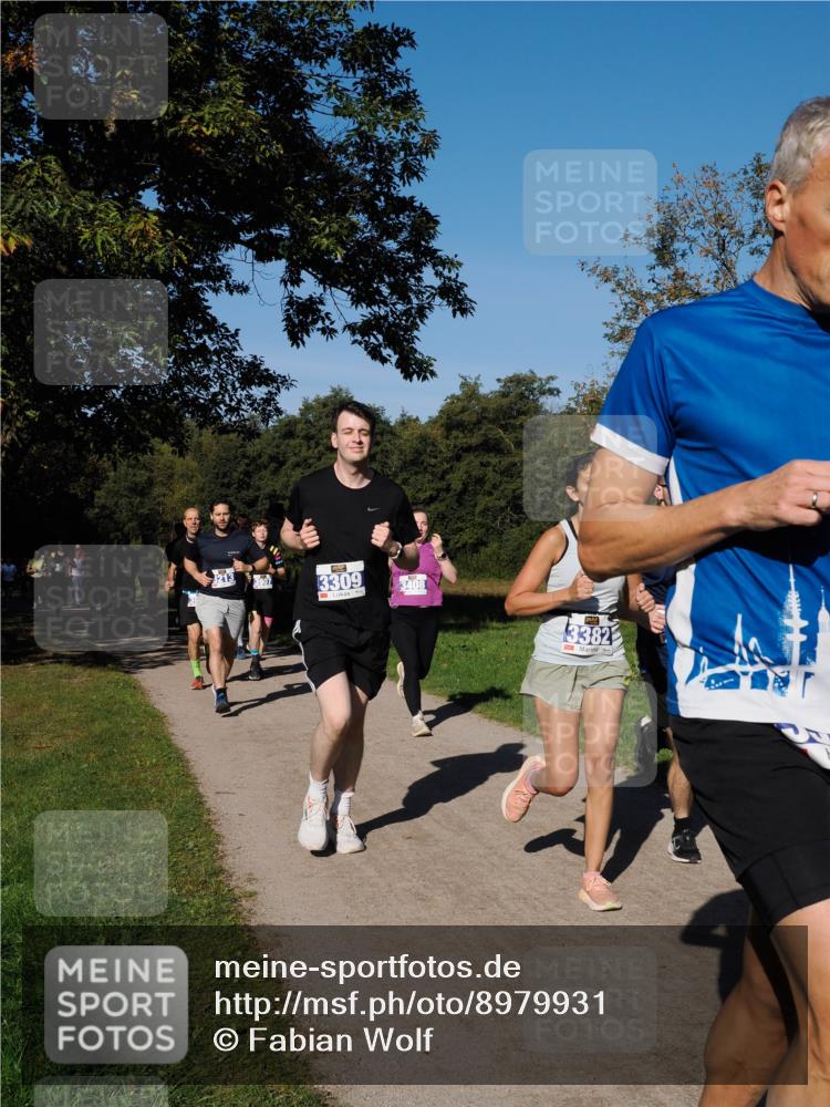 28.09.2025 - 33. Volkslauf durch das schöne Alstertal Fabian Wolf http://msf.ph/oto/8979931 28.09.2025 10:34:40 Laufen 3213, 3907, 3309, 3408, 3382 meine-sportfotos.de
