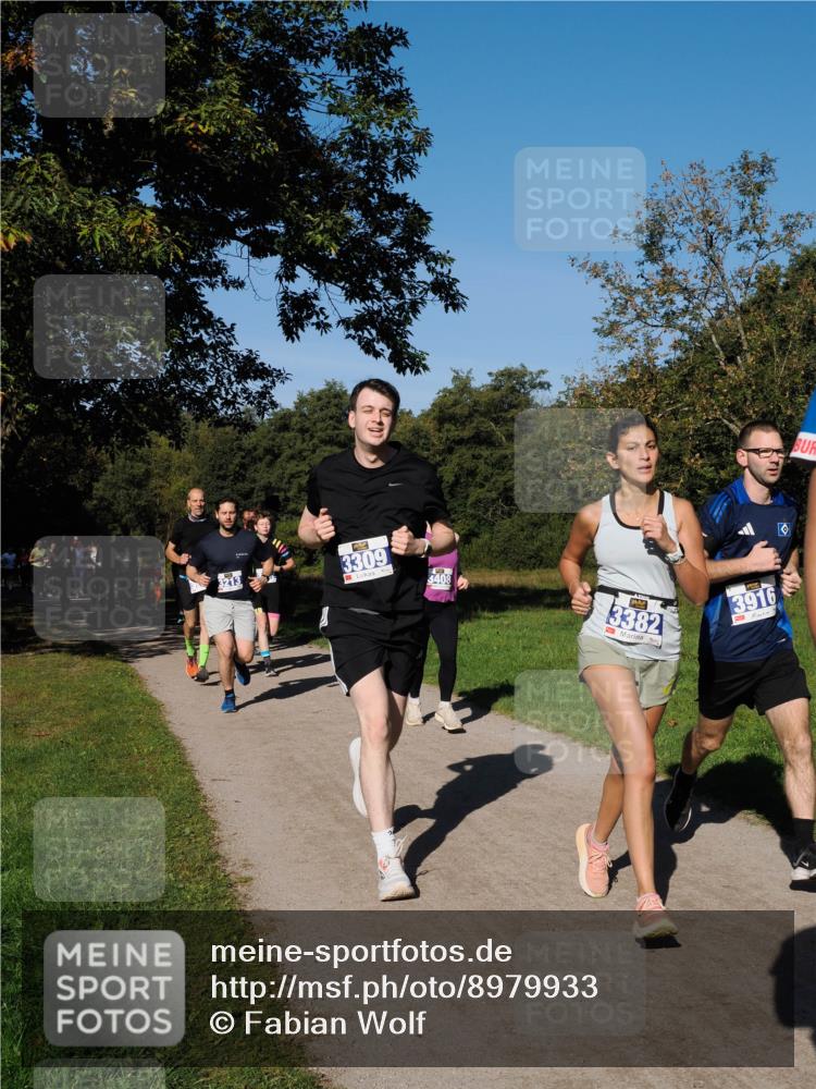 28.09.2025 - 33. Volkslauf durch das schöne Alstertal Fabian Wolf http://msf.ph/oto/8979933 28.09.2025 10:34:40 Laufen 3213, 3309, 3408, 3382, 3916 meine-sportfotos.de