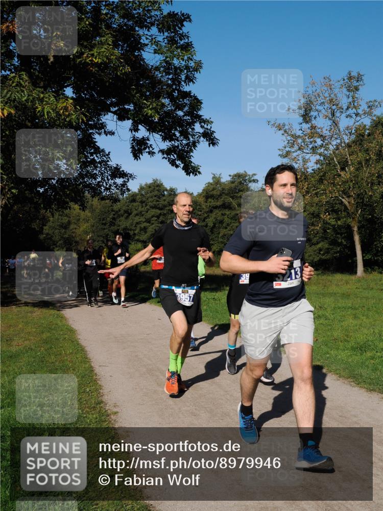 28.09.2025 - 33. Volkslauf durch das schöne Alstertal Fabian Wolf http://msf.ph/oto/8979946 28.09.2025 10:34:42 Laufen 3042, 3957, 39, 213 meine-sportfotos.de