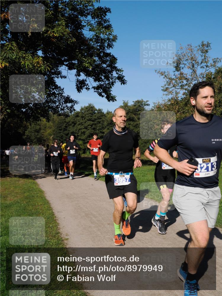 28.09.2025 - 33. Volkslauf durch das schöne Alstertal Fabian Wolf http://msf.ph/oto/8979949 28.09.2025 10:34:43 Laufen 3042, 3957, 3213 meine-sportfotos.de