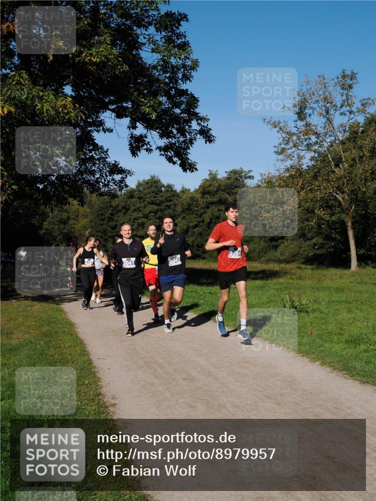 28.09.2025 - 33. Volkslauf durch das schöne Alstertal Fabian Wolf http://msf.ph/oto/8979957 28.09.2025 10:34:45 Laufen 3187, 3041, 3364 meine-sportfotos.de