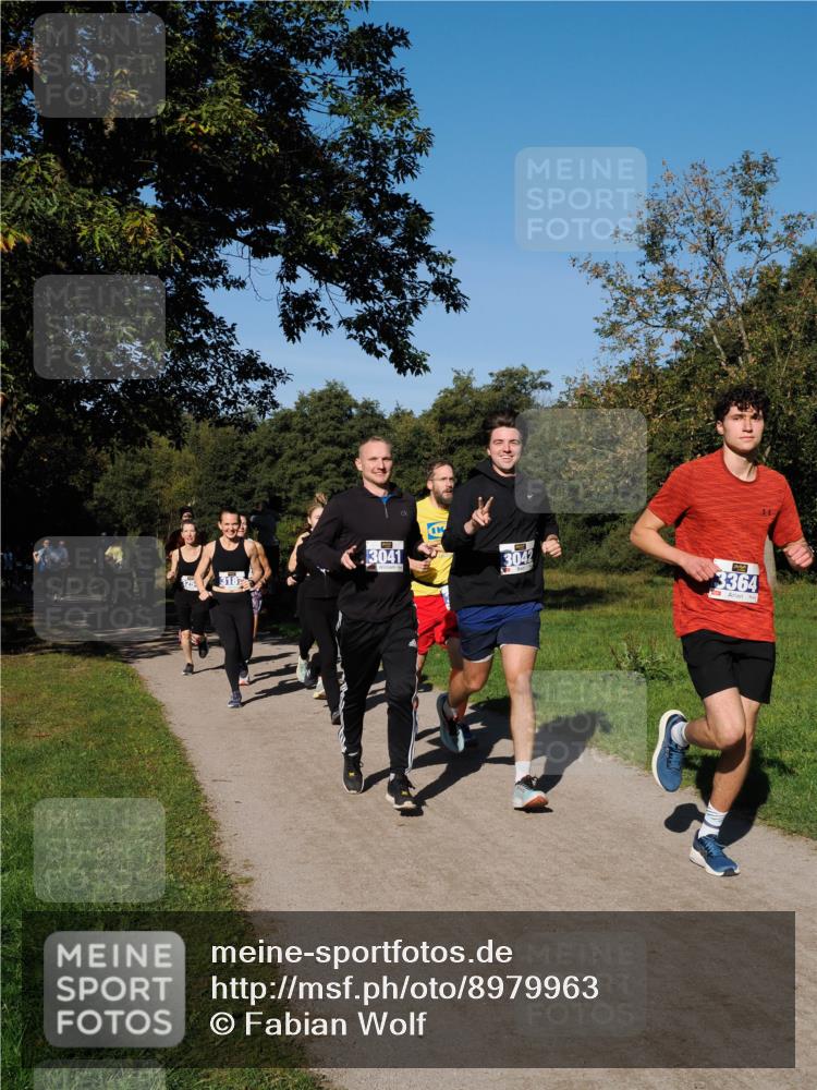 28.09.2025 - 33. Volkslauf durch das schöne Alstertal Fabian Wolf http://msf.ph/oto/8979963 28.09.2025 10:34:46 Laufen 3182, 3041, 3042, 3364 meine-sportfotos.de
