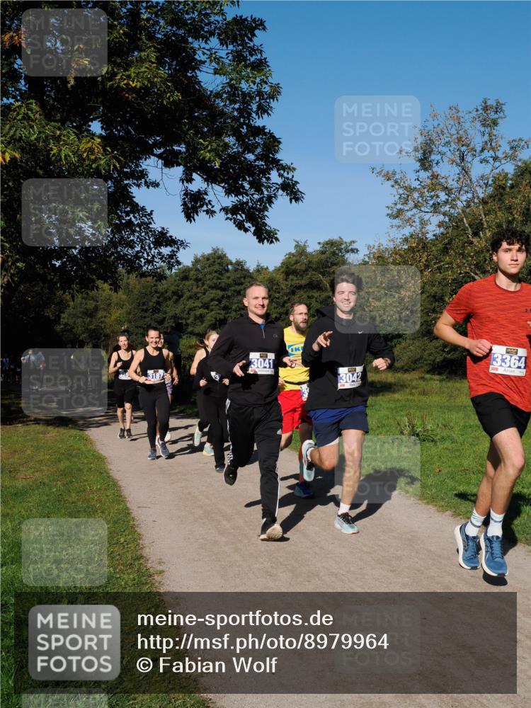 28.09.2025 - 33. Volkslauf durch das schöne Alstertal Fabian Wolf http://msf.ph/oto/8979964 28.09.2025 10:34:46 Laufen 3041, 3042, 3364 meine-sportfotos.de