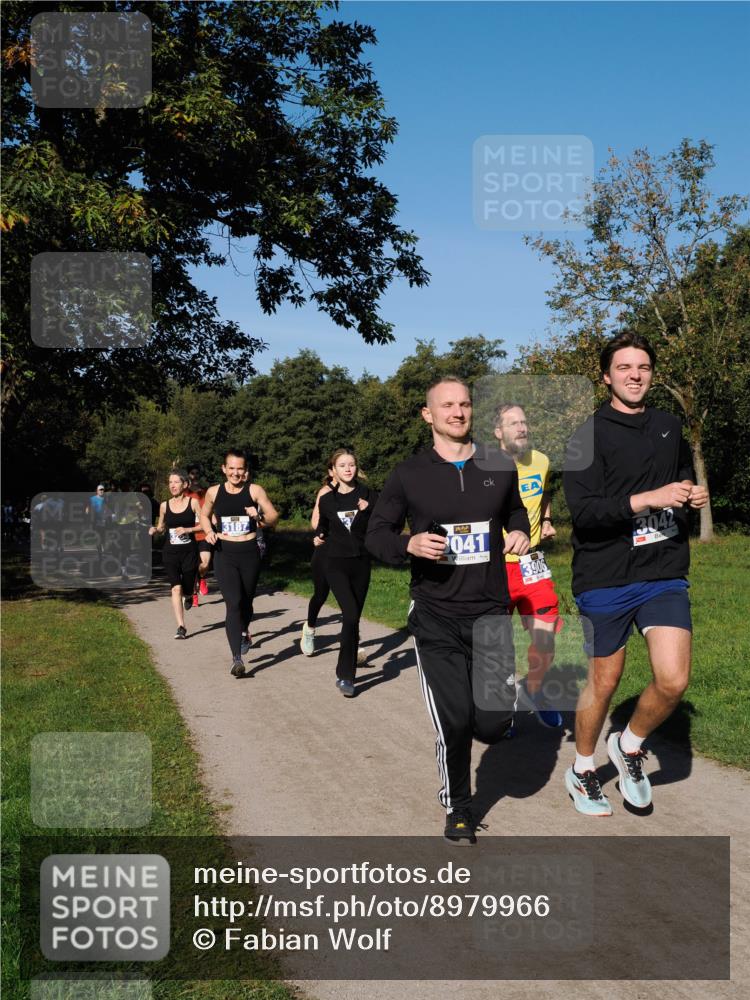 28.09.2025 - 33. Volkslauf durch das schöne Alstertal Fabian Wolf http://msf.ph/oto/8979966 28.09.2025 10:34:46 Laufen 041, 3042 meine-sportfotos.de