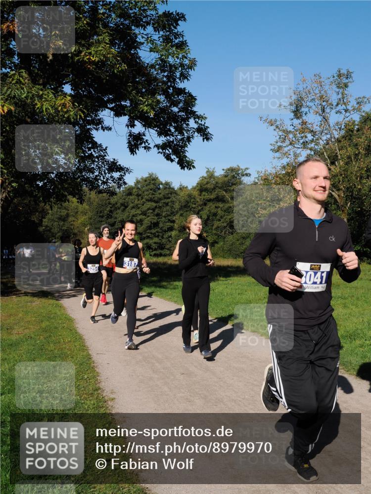 28.09.2025 - 33. Volkslauf durch das schöne Alstertal Fabian Wolf http://msf.ph/oto/8979970 28.09.2025 10:34:46 Laufen 3254, 3187, 3041 meine-sportfotos.de