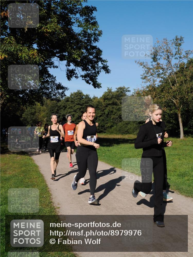 28.09.2025 - 33. Volkslauf durch das schöne Alstertal Fabian Wolf http://msf.ph/oto/8979976 28.09.2025 10:34:47 Laufen 3254, 3241, 3187 meine-sportfotos.de
