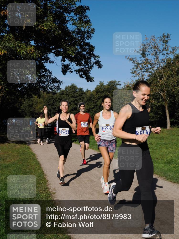 28.09.2025 - 33. Volkslauf durch das schöne Alstertal Fabian Wolf http://msf.ph/oto/8979983 28.09.2025 10:34:48 Laufen 3241, 3285, 3254, 2197 meine-sportfotos.de