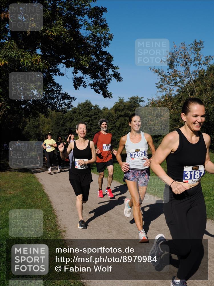 28.09.2025 - 33. Volkslauf durch das schöne Alstertal Fabian Wolf http://msf.ph/oto/8979984 28.09.2025 10:34:48 Laufen 3241, 3285, 3187 meine-sportfotos.de