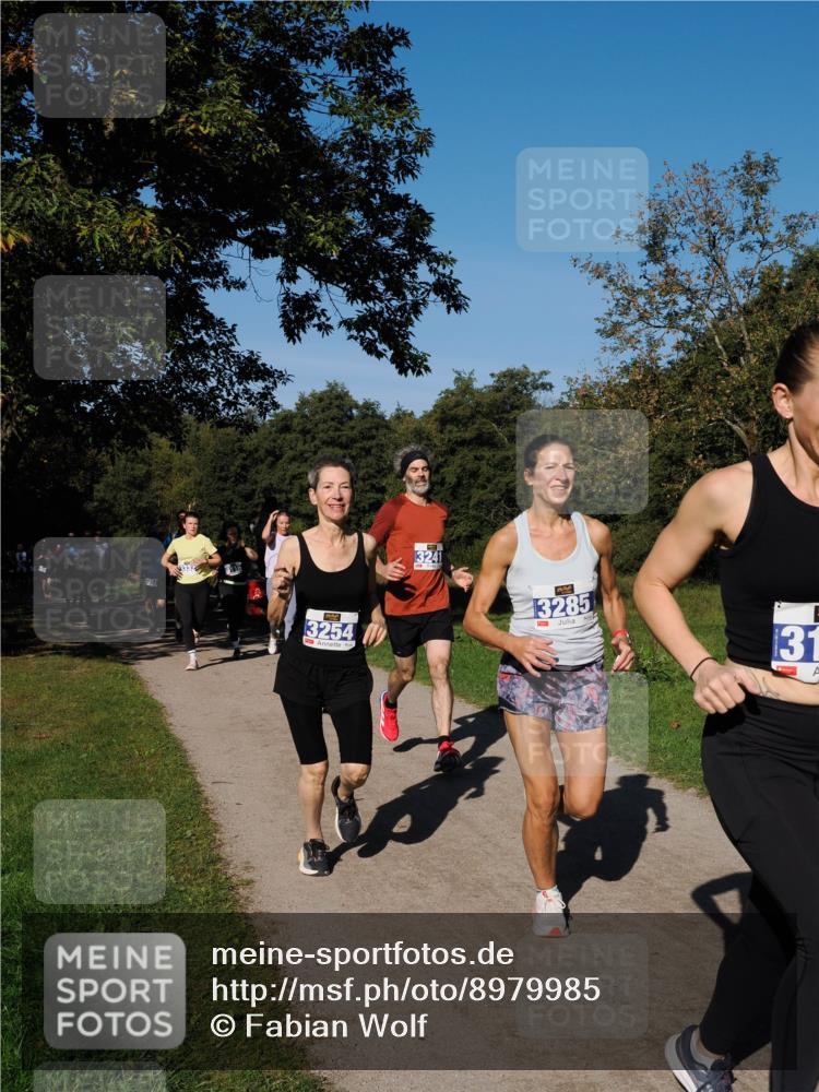 28.09.2025 - 33. Volkslauf durch das schöne Alstertal Fabian Wolf http://msf.ph/oto/8979985 28.09.2025 10:34:48 Laufen 3254, 3241, 3285, 31 meine-sportfotos.de