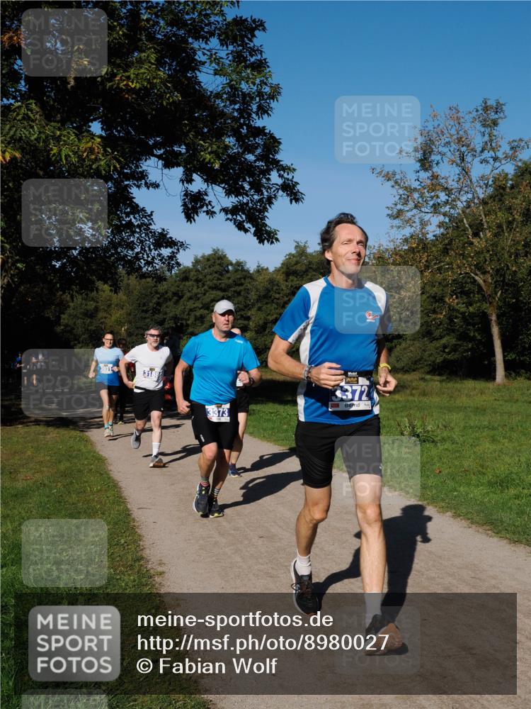28.09.2025 - 33. Volkslauf durch das schöne Alstertal Fabian Wolf http://msf.ph/oto/8980027 28.09.2025 10:34:53 Laufen 3931, 3188, 3373, 3372 meine-sportfotos.de