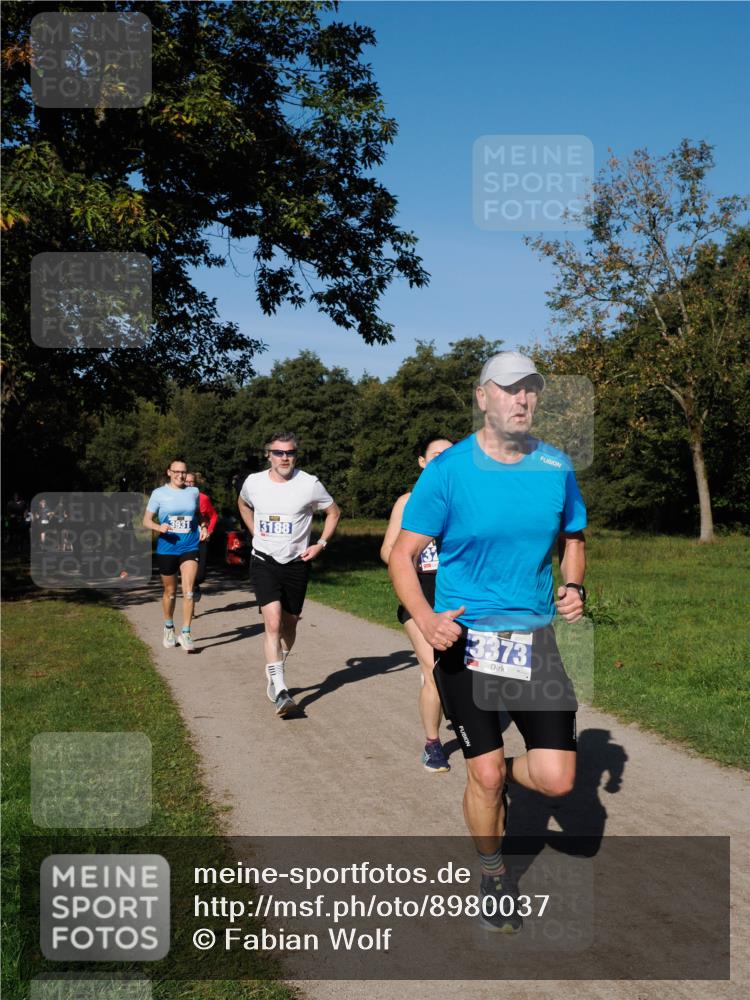 28.09.2025 - 33. Volkslauf durch das schöne Alstertal Fabian Wolf http://msf.ph/oto/8980037 28.09.2025 10:34:54 Laufen 3931, 3188, 3373 meine-sportfotos.de