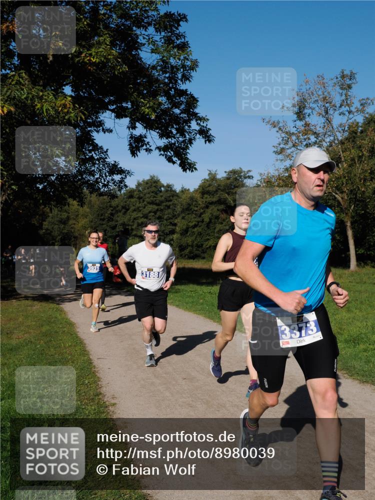 28.09.2025 - 33. Volkslauf durch das schöne Alstertal Fabian Wolf http://msf.ph/oto/8980039 28.09.2025 10:34:54 Laufen 3931, 31887, 3373 meine-sportfotos.de