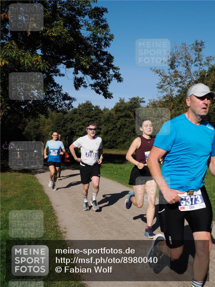 28.09.2025 - 33. Volkslauf durch das schöne Alstertal Fabian Wolf http://msf.ph/oto/8980040 28.09.2025 10:34:54 Laufen 3931, 3188, 5373 meine-sportfotos.de