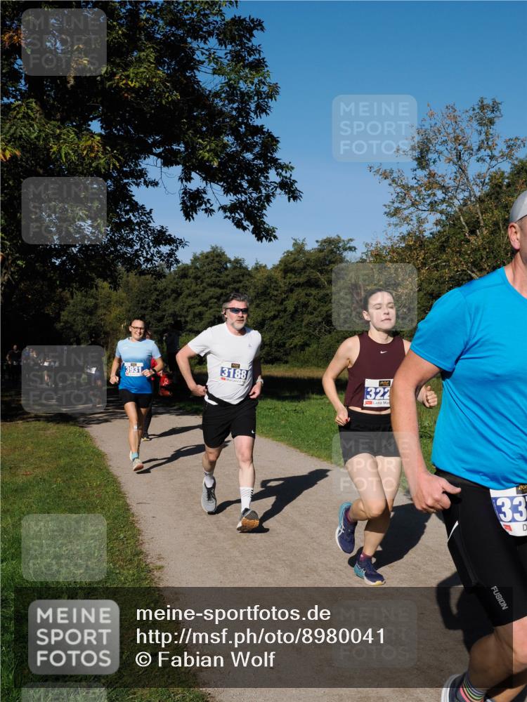 28.09.2025 - 33. Volkslauf durch das schöne Alstertal Fabian Wolf http://msf.ph/oto/8980041 28.09.2025 10:34:54 Laufen 3931, 3188, 322, 33 meine-sportfotos.de