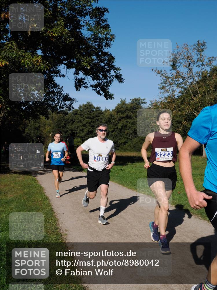 28.09.2025 - 33. Volkslauf durch das schöne Alstertal Fabian Wolf http://msf.ph/oto/8980042 28.09.2025 10:34:54 Laufen 3931, 3188, 3223 meine-sportfotos.de