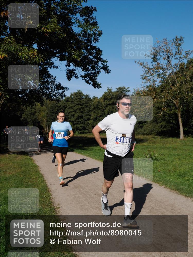 28.09.2025 - 33. Volkslauf durch das schöne Alstertal Fabian Wolf http://msf.ph/oto/8980045 28.09.2025 10:34:55 Laufen 3931, 3188, 6 meine-sportfotos.de