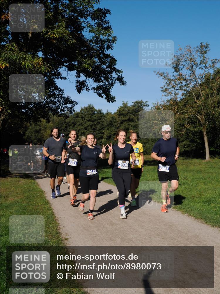 28.09.2025 - 33. Volkslauf durch das schöne Alstertal Fabian Wolf http://msf.ph/oto/8980073 28.09.2025 10:35:04 Laufen 3351, 5210, 3936, 04 meine-sportfotos.de