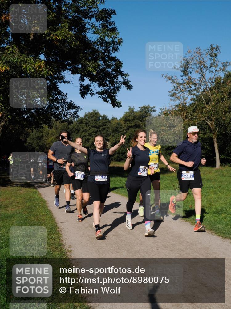 28.09.2025 - 33. Volkslauf durch das schöne Alstertal Fabian Wolf http://msf.ph/oto/8980075 28.09.2025 10:35:04 Laufen 3351, 3210, 3936, 2004, 3307 meine-sportfotos.de