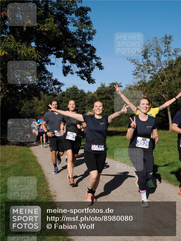 28.09.2025 - 33. Volkslauf durch das schöne Alstertal Fabian Wolf http://msf.ph/oto/8980080 28.09.2025 10:35:05 Laufen 395, 3351, 5212, 3936 meine-sportfotos.de