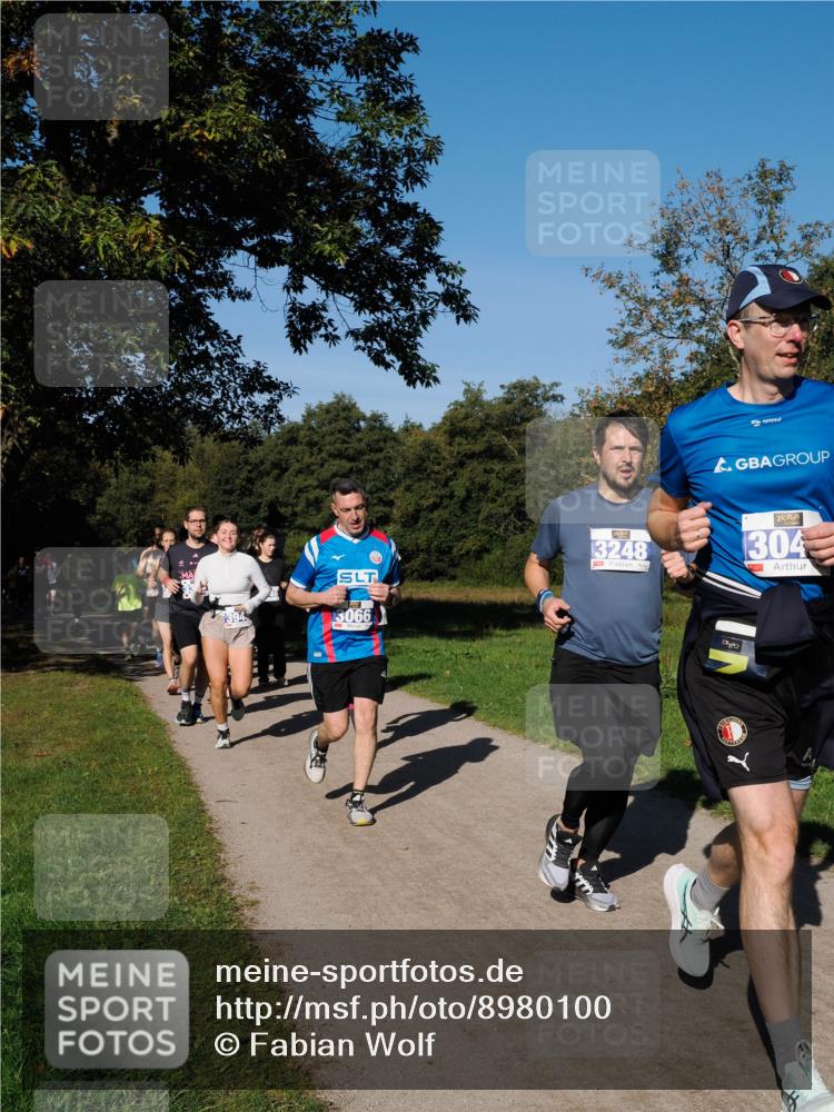 28.09.2025 - 33. Volkslauf durch das schöne Alstertal Fabian Wolf http://msf.ph/oto/8980100 28.09.2025 10:35:08 Laufen 3066, 3248, 304, 1 meine-sportfotos.de