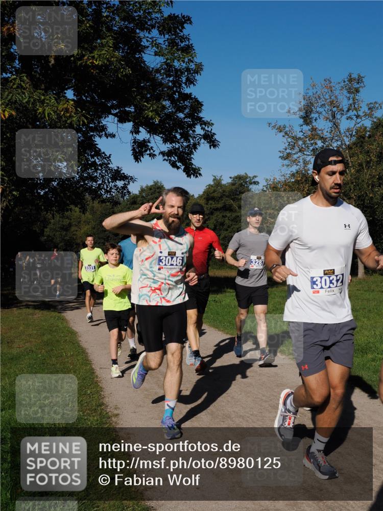 28.09.2025 - 33. Volkslauf durch das schöne Alstertal Fabian Wolf http://msf.ph/oto/8980125 28.09.2025 10:35:12 Laufen 3331, 3046, 13287, 3032, 1 meine-sportfotos.de