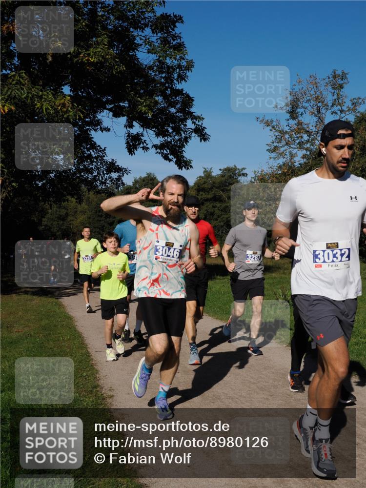 28.09.2025 - 33. Volkslauf durch das schöne Alstertal Fabian Wolf http://msf.ph/oto/8980126 28.09.2025 10:35:12 Laufen 3046, 3287, 3032 meine-sportfotos.de