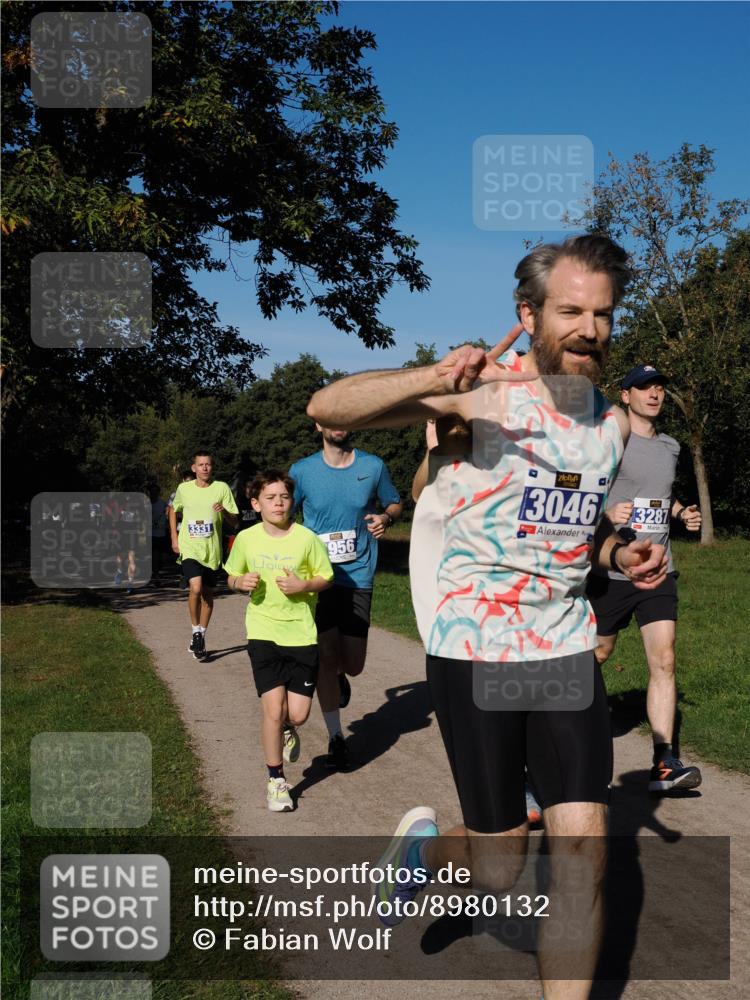 28.09.2025 - 33. Volkslauf durch das schöne Alstertal Fabian Wolf http://msf.ph/oto/8980132 28.09.2025 10:35:13 Laufen 3331, 956, 1, 3046, 3287 meine-sportfotos.de