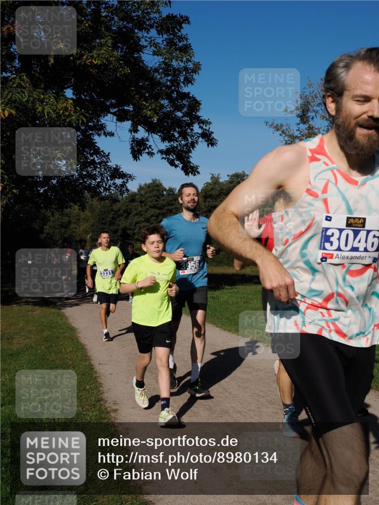 28.09.2025 - 33. Volkslauf durch das schöne Alstertal Fabian Wolf http://msf.ph/oto/8980134 28.09.2025 10:35:13 Laufen 3956, 3046 meine-sportfotos.de