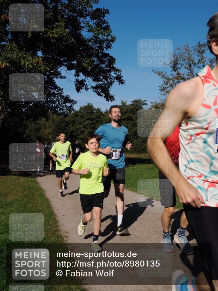 28.09.2025 - 33. Volkslauf durch das schöne Alstertal Fabian Wolf http://msf.ph/oto/8980135 28.09.2025 10:35:13 Laufen 3316, 3331, 3956 meine-sportfotos.de