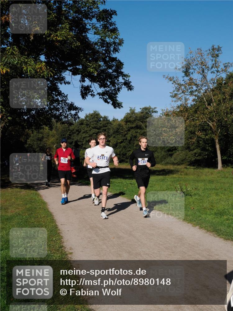 28.09.2025 - 33. Volkslauf durch das schöne Alstertal Fabian Wolf http://msf.ph/oto/8980148 28.09.2025 10:35:16 Laufen 3316, 3414, 3415 meine-sportfotos.de