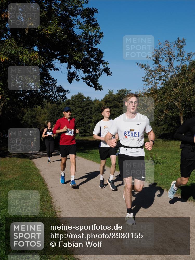 28.09.2025 - 33. Volkslauf durch das schöne Alstertal Fabian Wolf http://msf.ph/oto/8980155 28.09.2025 10:35:17 Laufen 3081, 316, 3414 meine-sportfotos.de