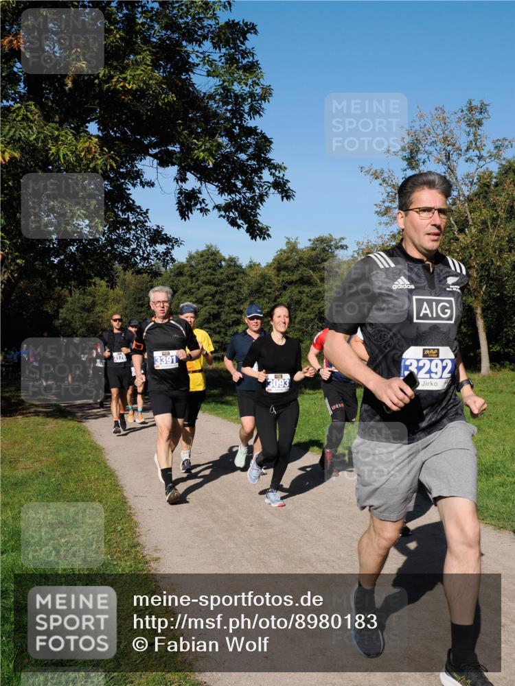 28.09.2025 - 33. Volkslauf durch das schöne Alstertal Fabian Wolf http://msf.ph/oto/8980183 28.09.2025 10:35:22 Laufen 3176, 3391, 3093, 3292 meine-sportfotos.de