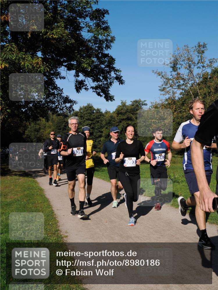 28.09.2025 - 33. Volkslauf durch das schöne Alstertal Fabian Wolf http://msf.ph/oto/8980186 28.09.2025 10:35:23 Laufen 3176, 1943, 3391, 30932, 3247 meine-sportfotos.de