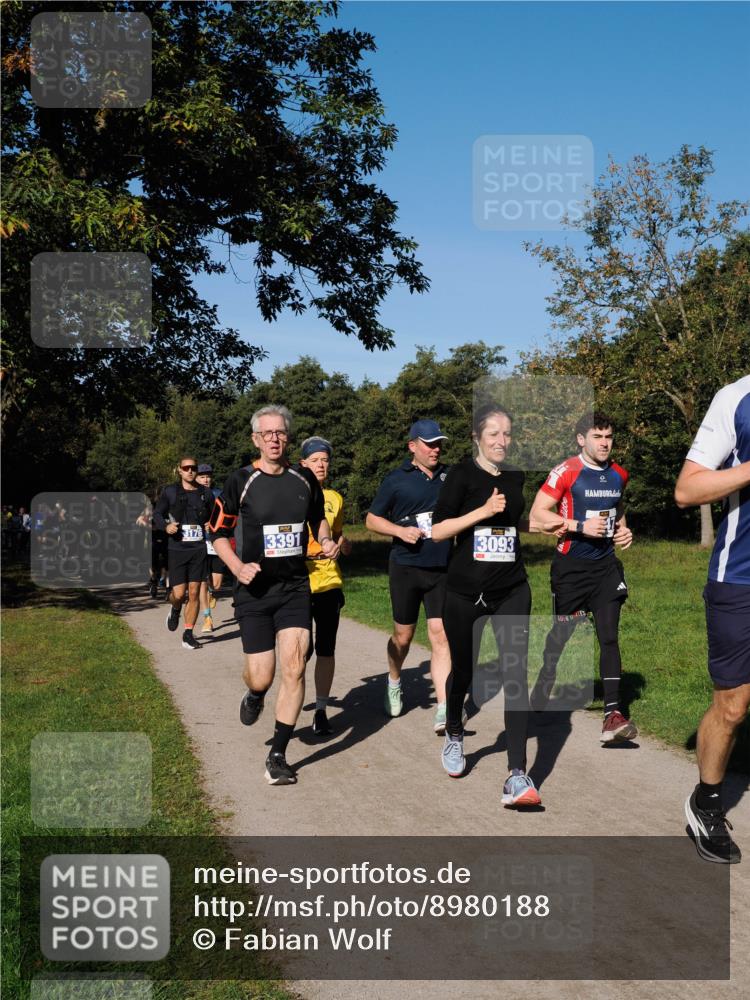 28.09.2025 - 33. Volkslauf durch das schöne Alstertal Fabian Wolf http://msf.ph/oto/8980188 28.09.2025 10:35:23 Laufen 3176, 3391, 13093 meine-sportfotos.de