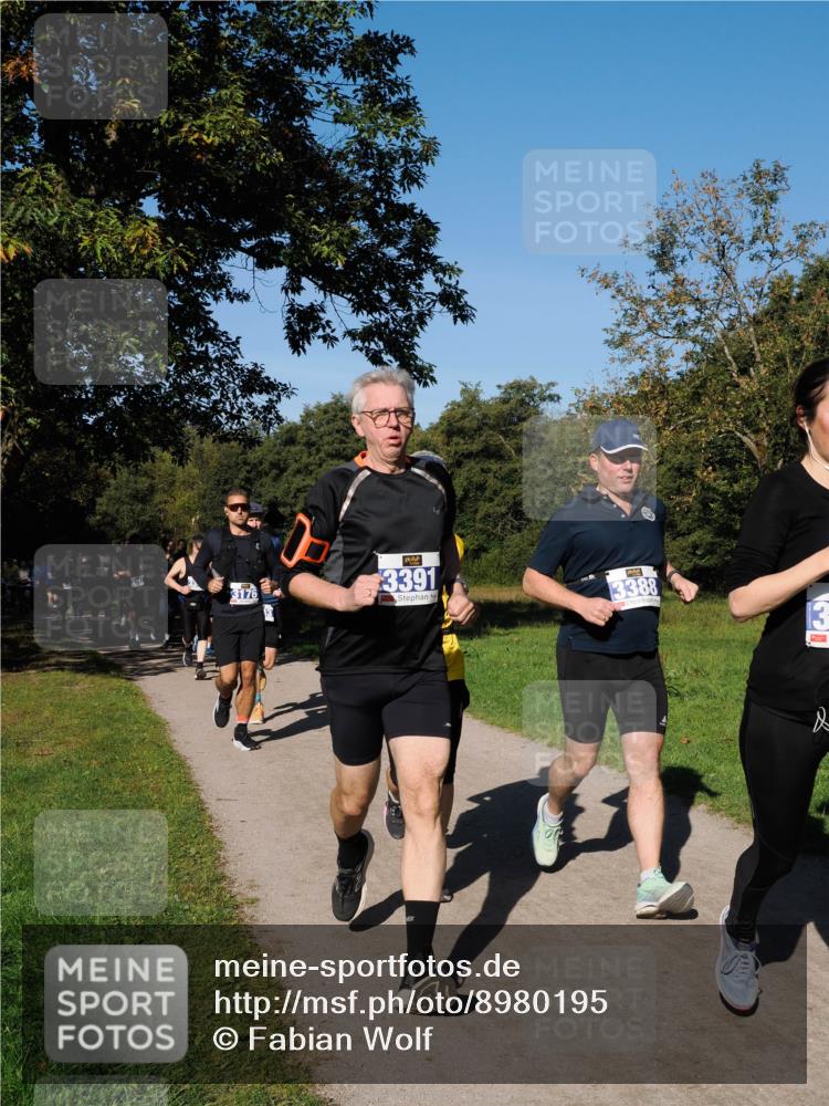 28.09.2025 - 33. Volkslauf durch das schöne Alstertal Fabian Wolf http://msf.ph/oto/8980195 28.09.2025 10:35:24 Laufen 3176, 3391, 3388 meine-sportfotos.de