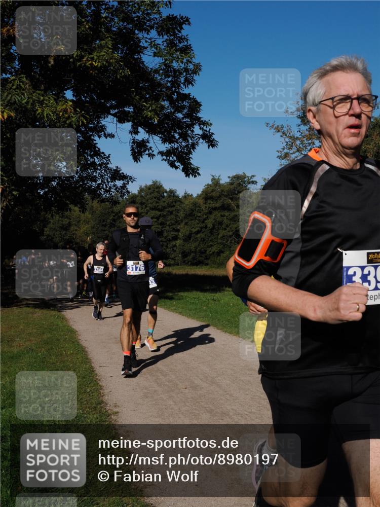 28.09.2025 - 33. Volkslauf durch das schöne Alstertal Fabian Wolf http://msf.ph/oto/8980197 28.09.2025 10:35:25 Laufen 3344, 3176, 1239 meine-sportfotos.de