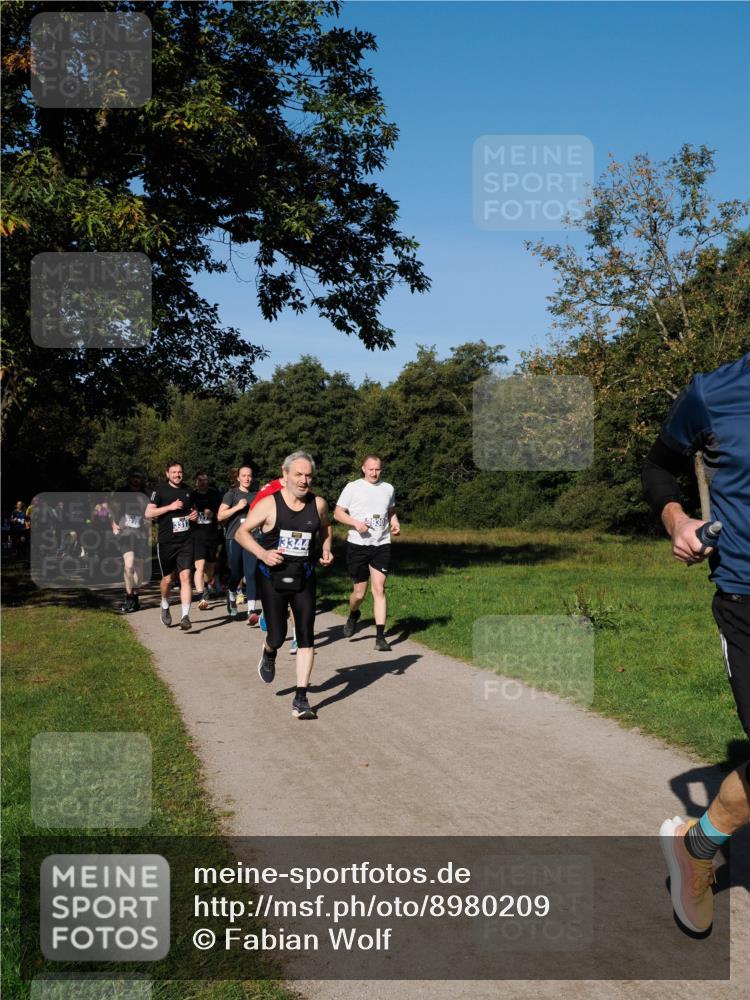 28.09.2025 - 33. Volkslauf durch das schöne Alstertal Fabian Wolf http://msf.ph/oto/8980209 28.09.2025 10:35:26 Laufen 3313, 3344 meine-sportfotos.de