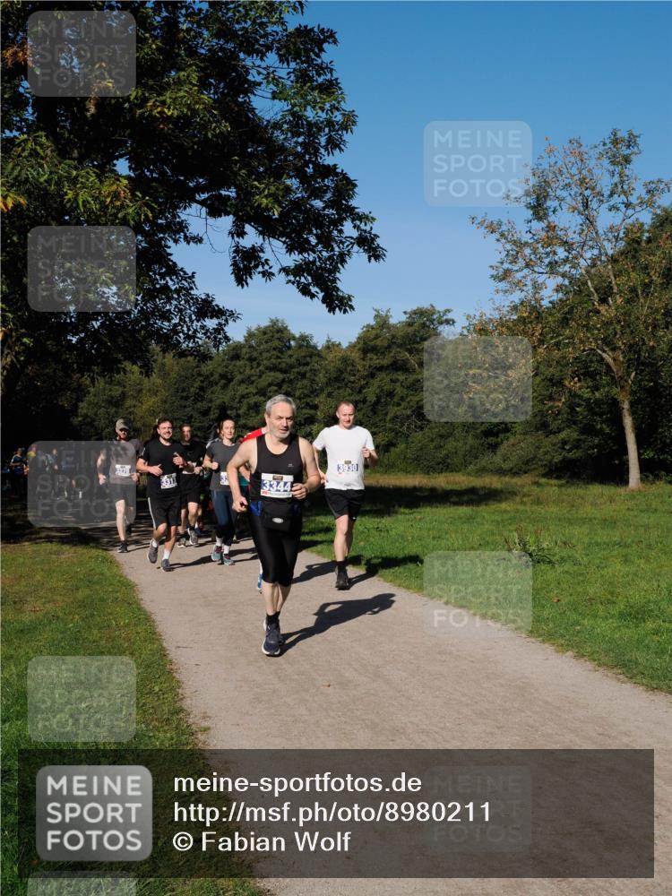 28.09.2025 - 33. Volkslauf durch das schöne Alstertal Fabian Wolf http://msf.ph/oto/8980211 28.09.2025 10:35:27 Laufen 3278, 3313, 3344, 3930 meine-sportfotos.de