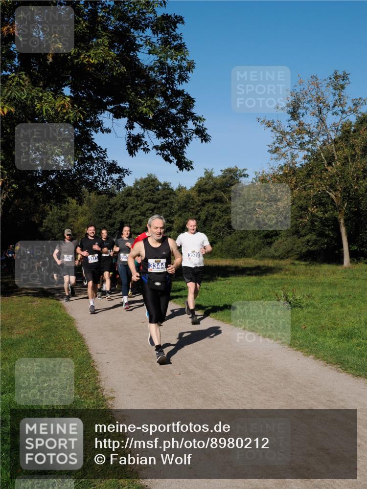 28.09.2025 - 33. Volkslauf durch das schöne Alstertal Fabian Wolf http://msf.ph/oto/8980212 28.09.2025 10:35:27 Laufen 3278, 3313, 331, 3344, 3930 meine-sportfotos.de