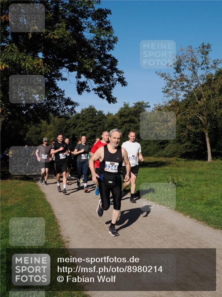 28.09.2025 - 33. Volkslauf durch das schöne Alstertal Fabian Wolf http://msf.ph/oto/8980214 28.09.2025 10:35:27 Laufen 3278, 3312, 3344, 3930 meine-sportfotos.de